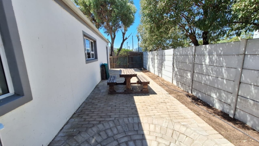 4 Bedroom Property for Sale in Velddrif Western Cape